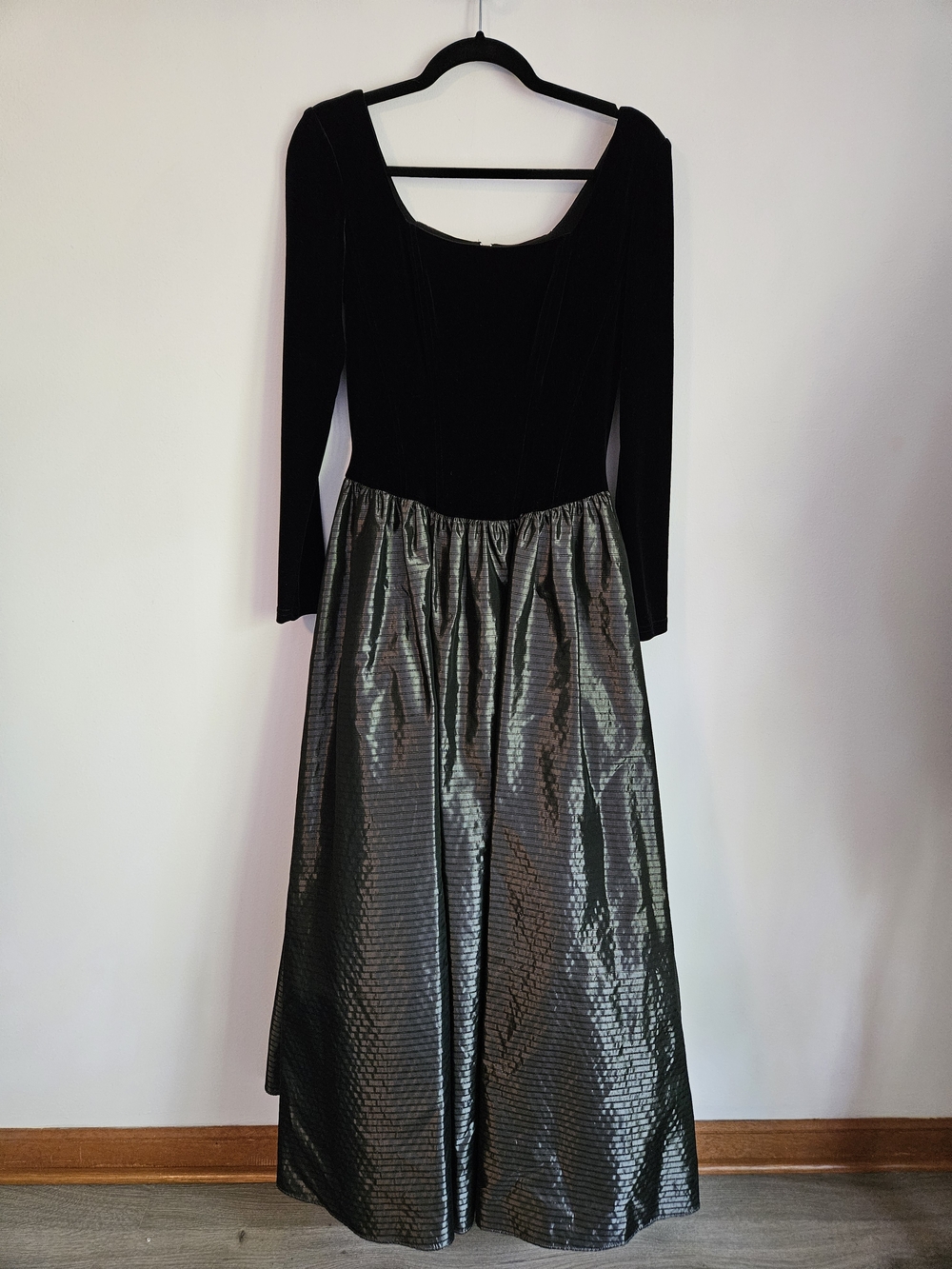 Jessica McClintock Black Velvet Body Shimmery Silver Skirt Evening Prom Dress 6